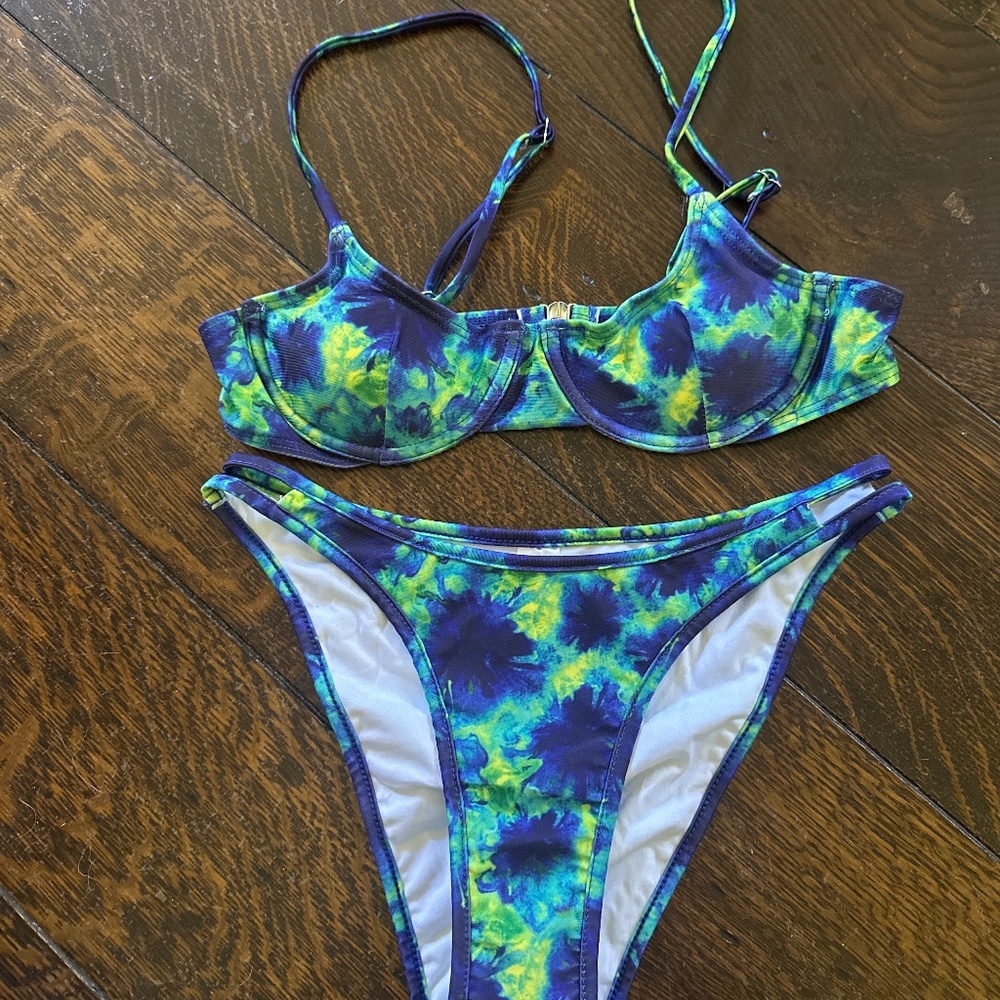 Kim Shui Blue & Green Tie-Dye Underwire Bikini Set